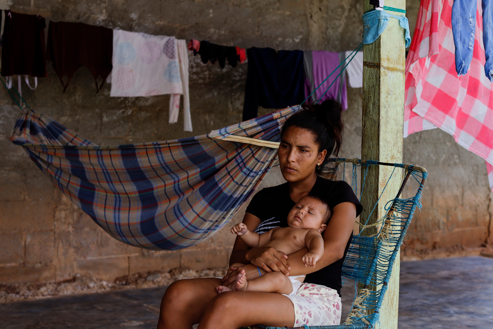 une maman avec son bébé