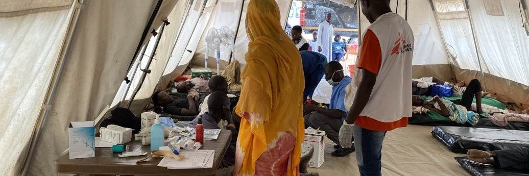 personnes dans une tente