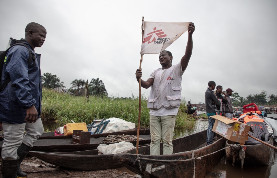 Employé de MSF sur le bateau