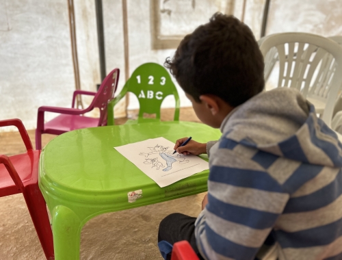 Enfant qui dessine à Gaza