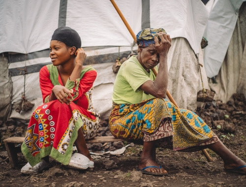 Alice Feza, 19, en Jeanne Nyirarwango, 64