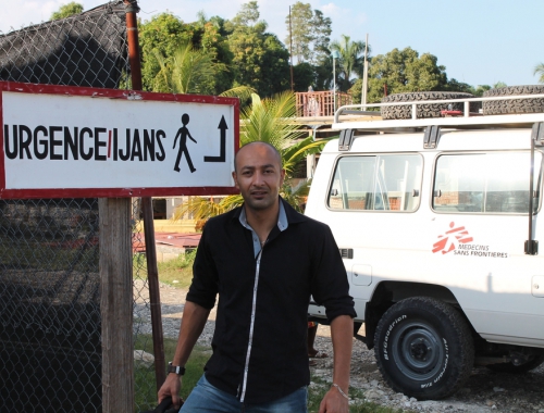 Urgence dans un des hôpitaux gérés par MSF en Haïti. Ahmed, le responsable de projet, décrit la mobilisation et les émotions fortes de l’équipe.