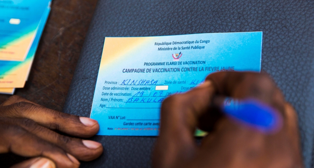 carte de vaccination © Dieter Telemans. Kinshasa, 2016.