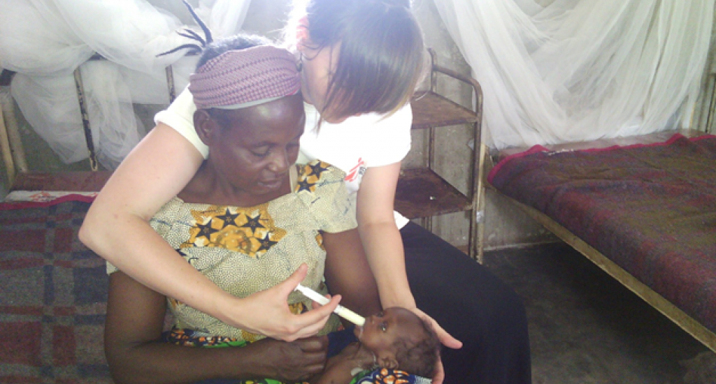 Cecile in Bili, DR Congo op de afdeling voor ondervoede kinderen